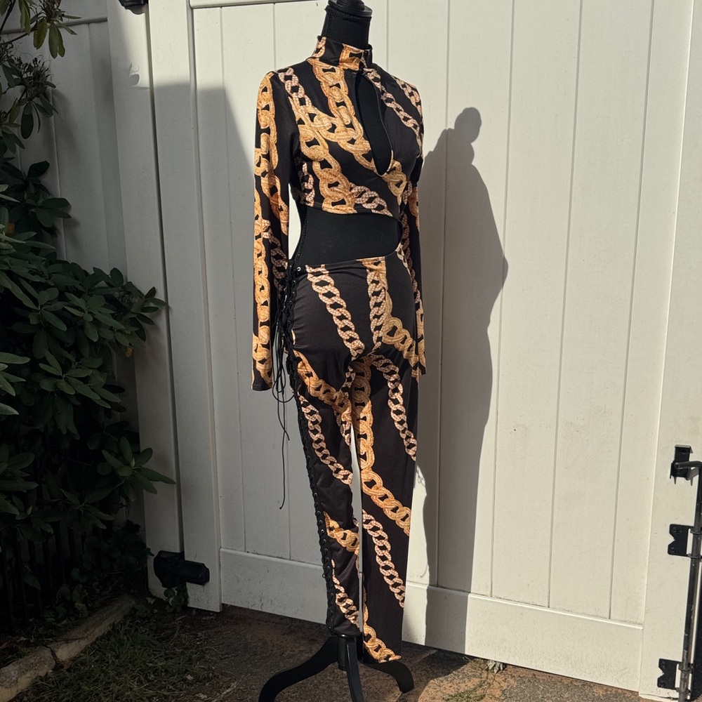Fashion nova jumpsuit med